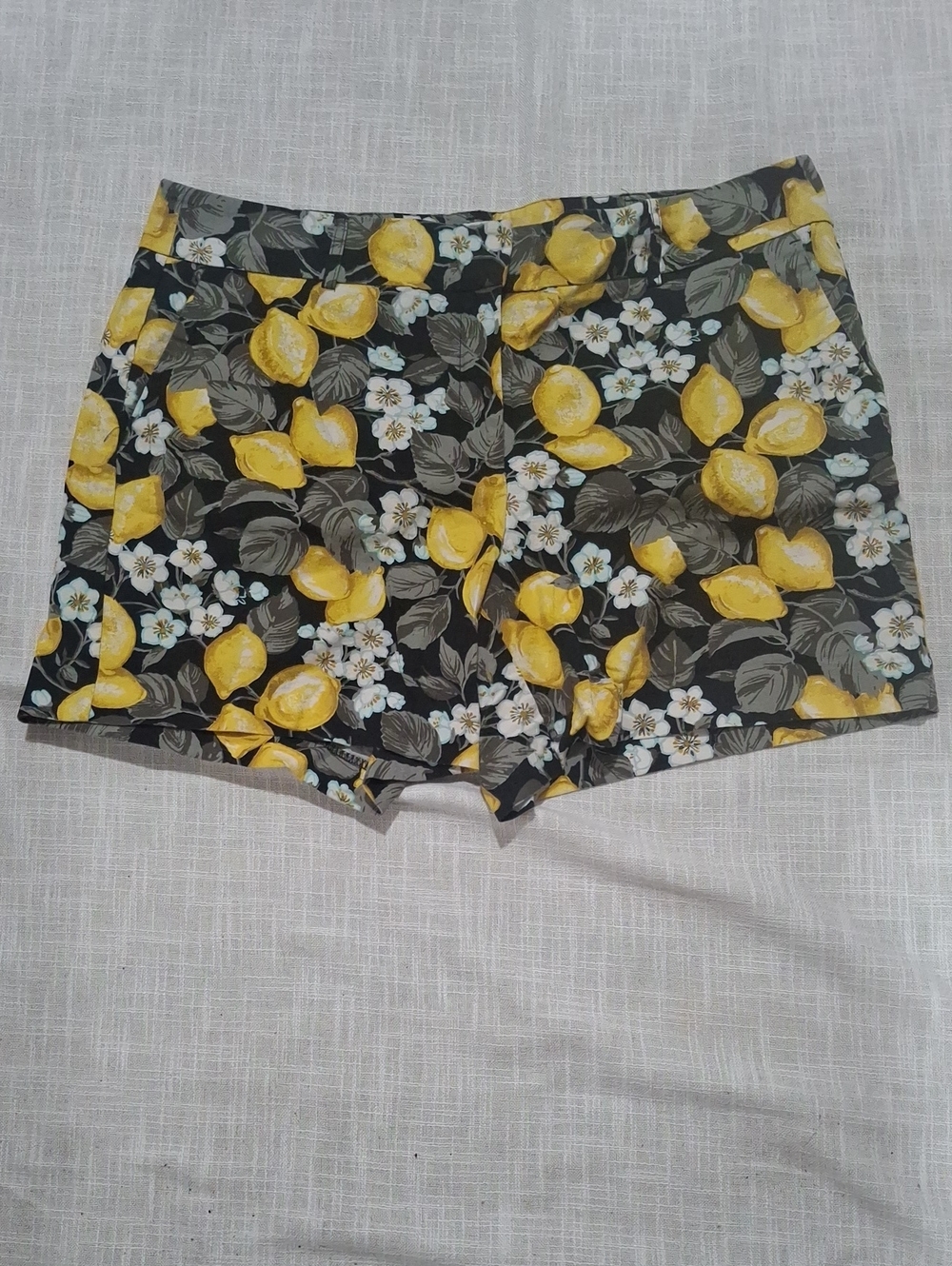 Ann Taylor Black Floral Lemon High-Rise Shorts Size 14